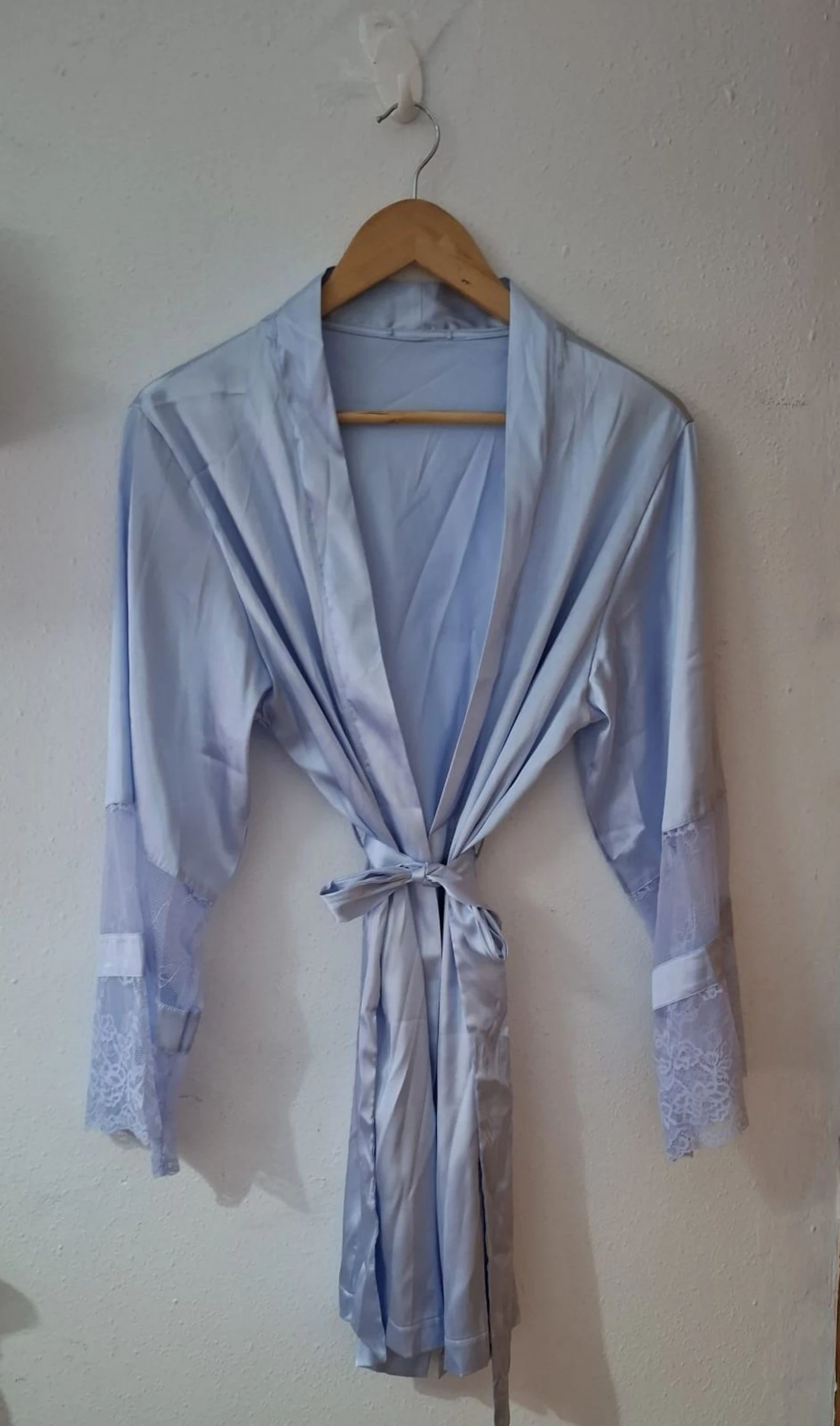 Glanzende New Yorker lichtblauwe satijnen jurk met kant limited edition Y2K – photo 2